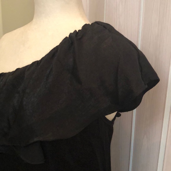 AQUA Black sateen symmetrical ruffle blouse Medium - Picture 5 of 8